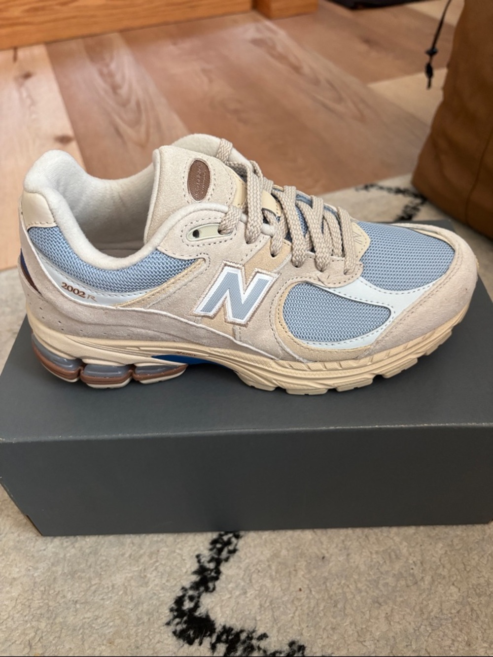 New Balance 2002R Cream & Light Blue NWT sneakers women’s size 8